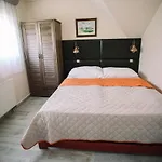 Oetoesfogat Panzio Bed and Breakfast