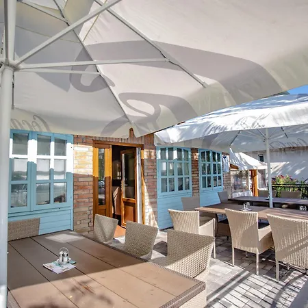 ötösfogat Panzió 3* Siófok