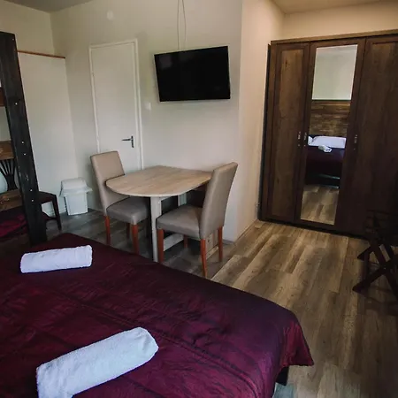 ötösfogat Panzió Bed and breakfast Siófok