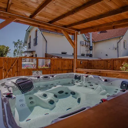 Bed and breakfast ötösfogat Panzió 3*