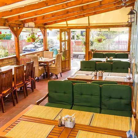 Bed and breakfast ötösfogat Panzió Siófok