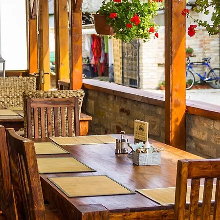 ötösfogat Panzió 3* Siófok