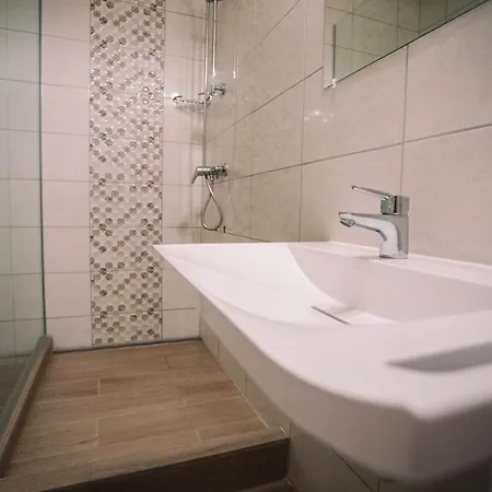 ötösfogat Panzió Bed and breakfast 3*