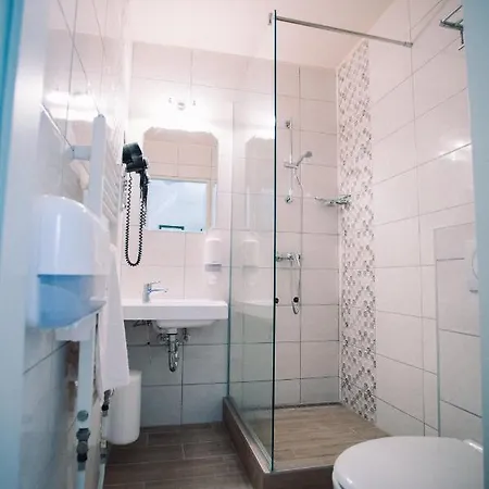 ötösfogat Panzió 3*