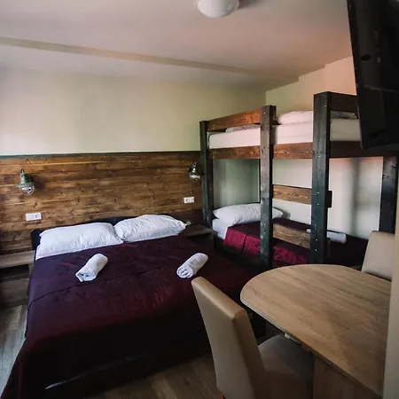 Bed and breakfast ötösfogat Panzió 3*