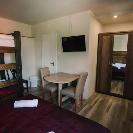 ötösfogat Panzió Bed and breakfast