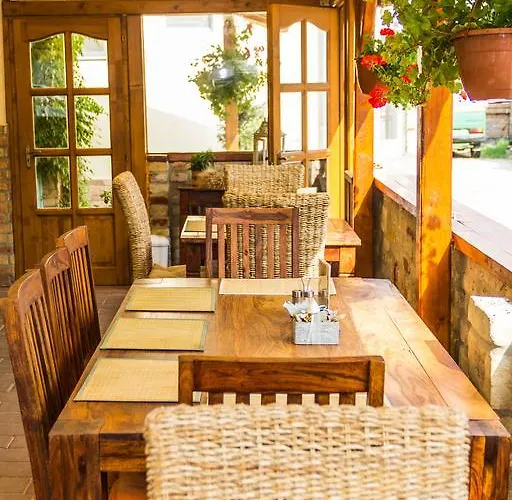 ötösfogat Panzió Panzió