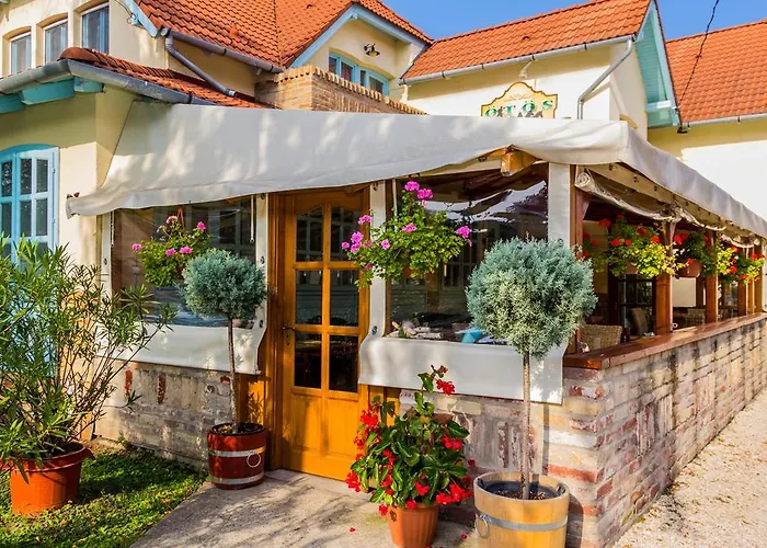 Frühstückspension Oetoesfogat Panzio Siófok