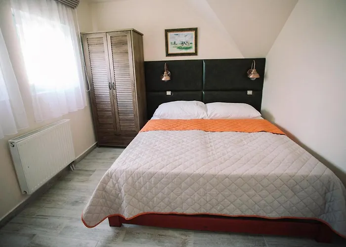 ötösfogat Panzió Panzió