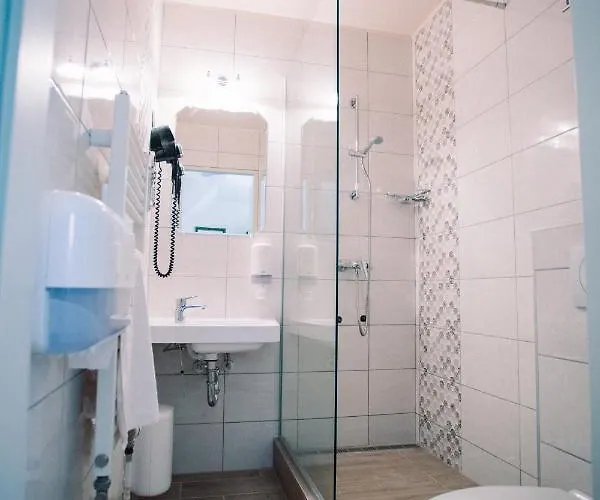 ötösfogat Panzió 3*