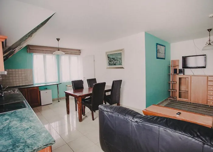 ötösfogat Panzió 3* Siófok